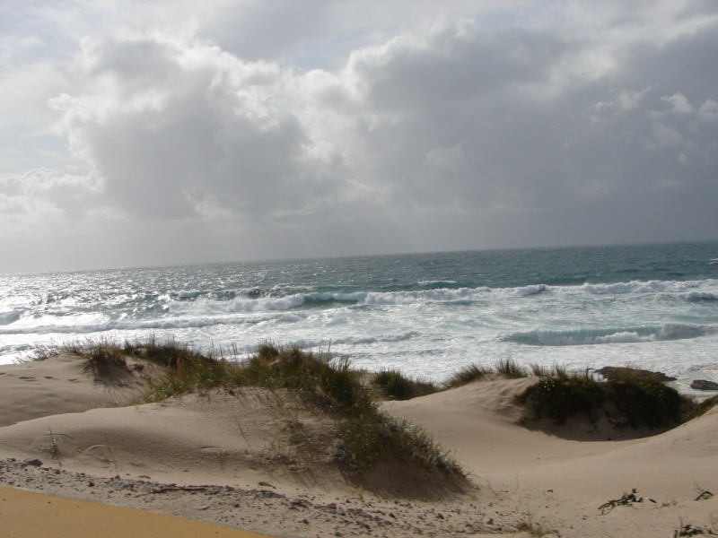 2008/03(March)/AroundTheWorld/Lisbon/800x600_time and tide changes for no man.jpg